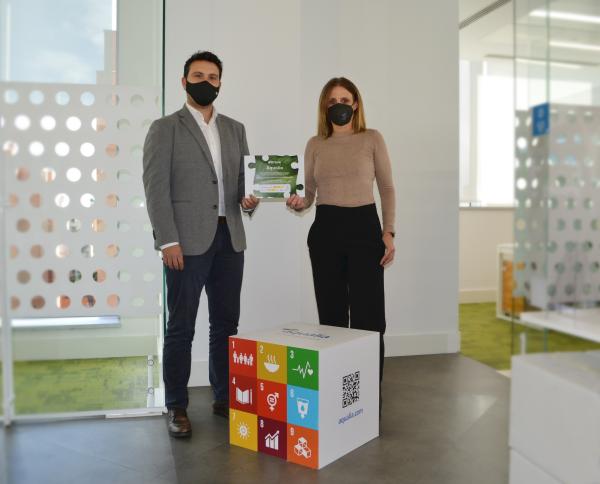 Marta Casao y Victor Monsalvo_101 iniciativas_Aqualia.jpg